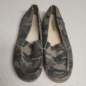 Maurices Pippa Camo Slip-On Shoes Size 8